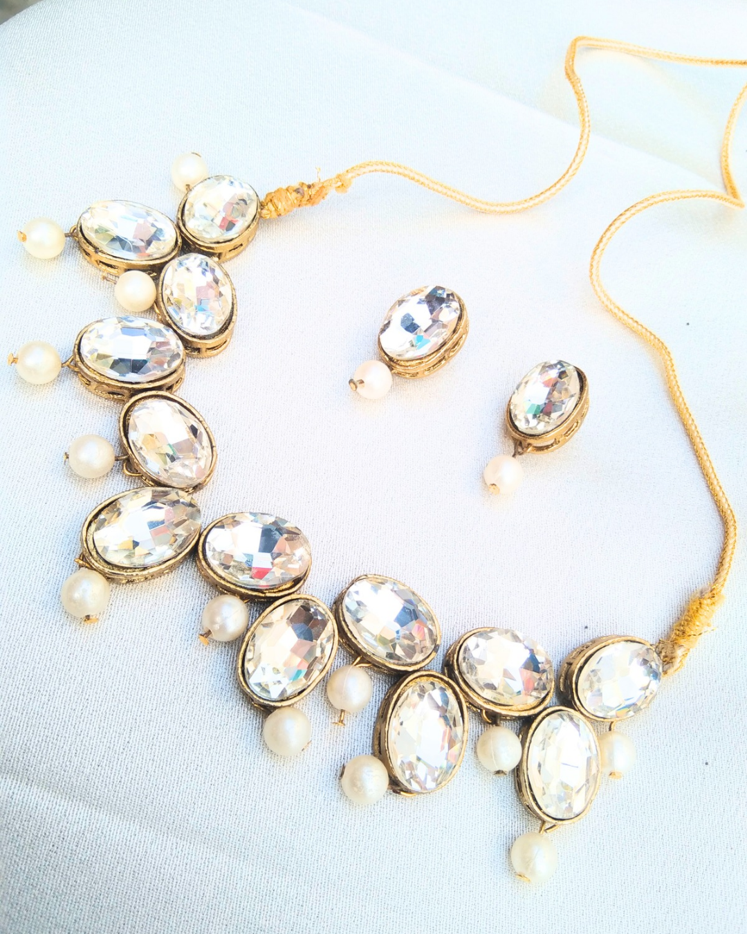 Off white kundan necklace